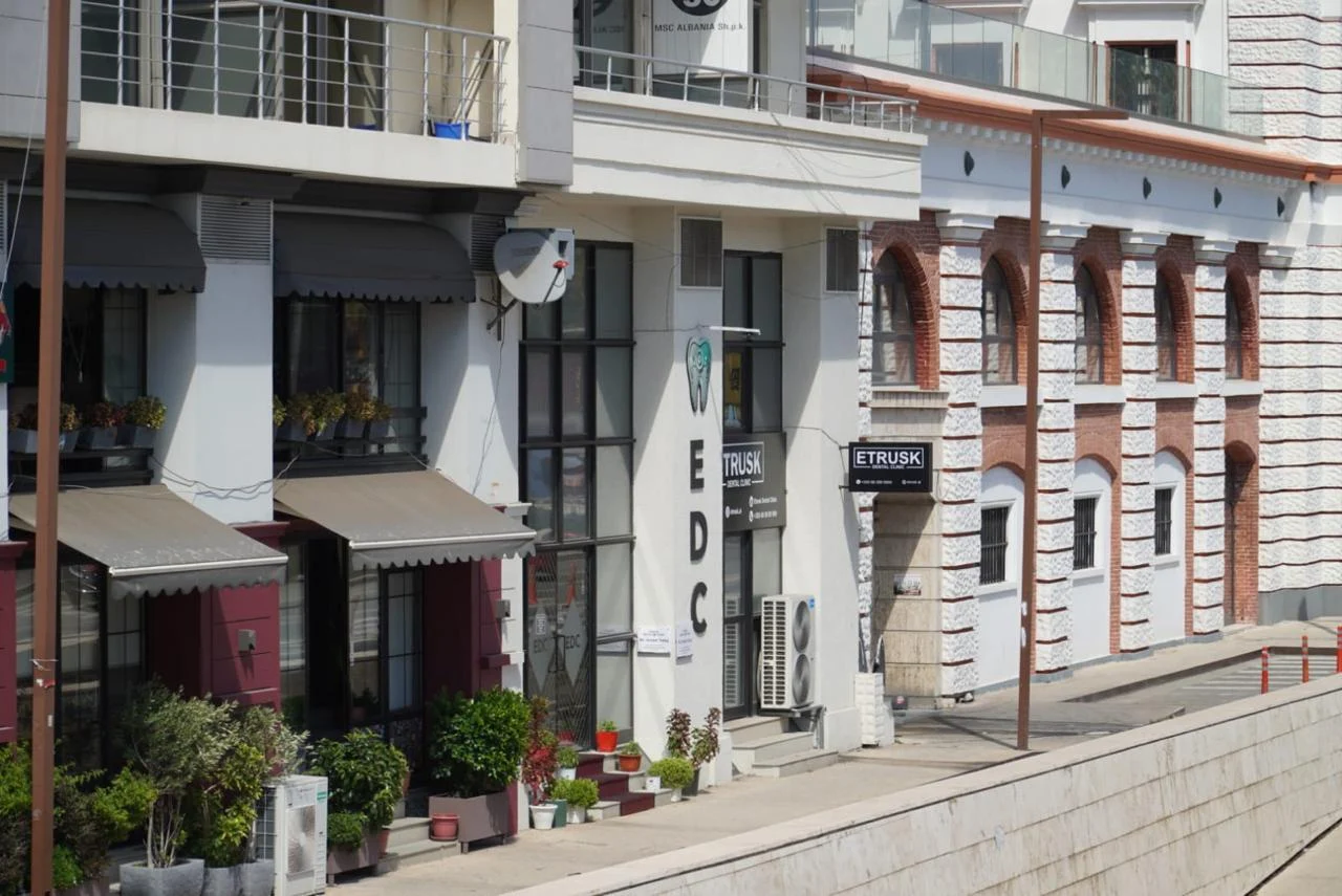 Transformimi i Buzëqeshjes së Marias